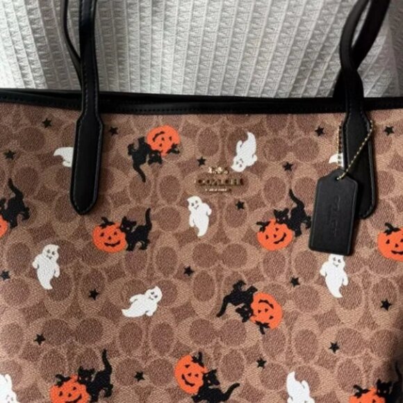 New Coach City Tote In Signature Canvas With Halloween Print - Picture 8 of 10